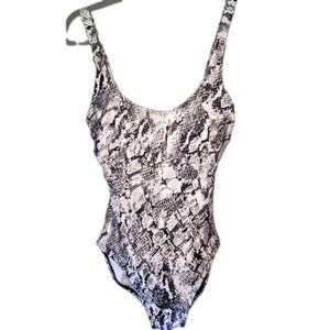Calvin Klein Size 10 NWOT Never Worn black & white snake print
